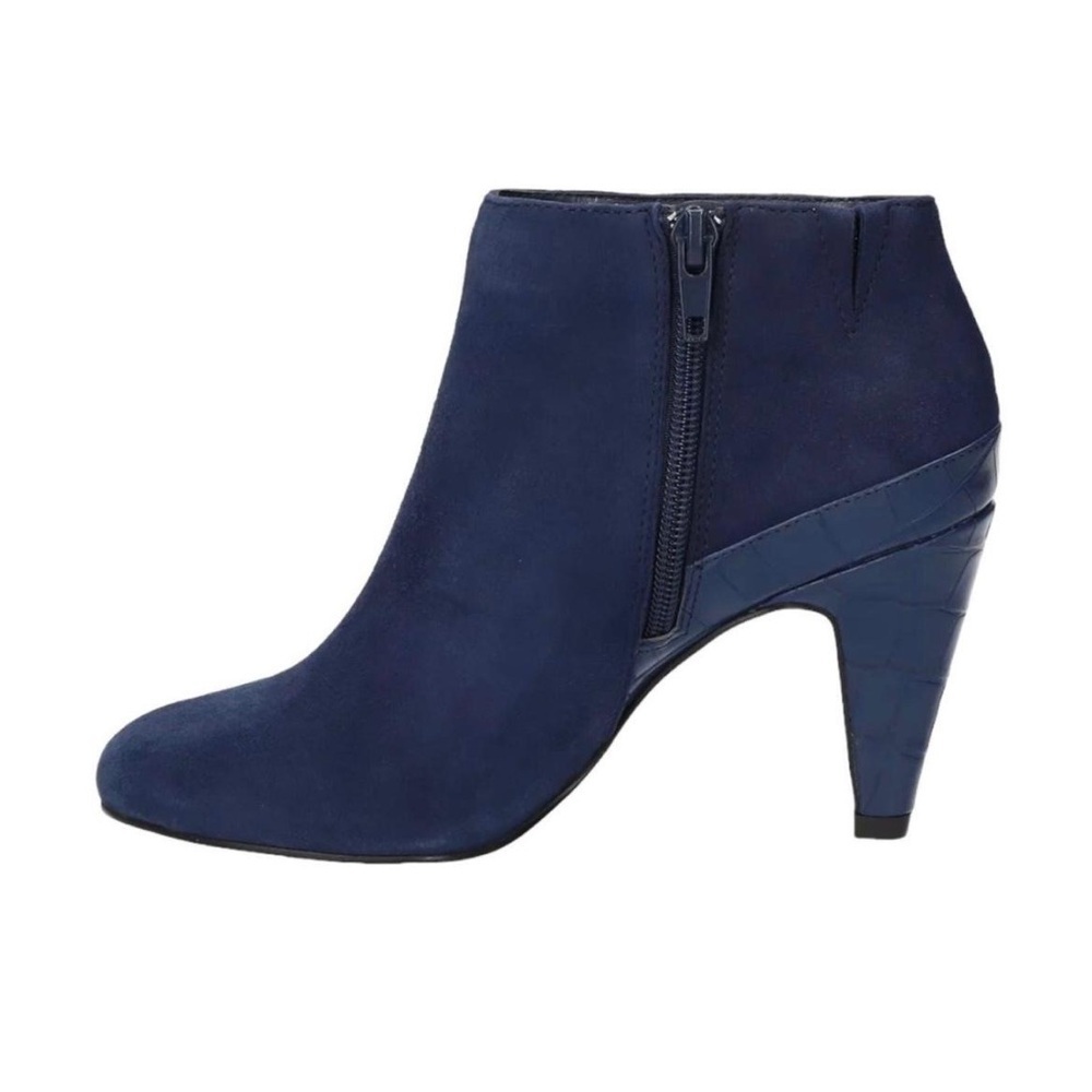 Bella Vita Brennan Womenโs Boot Navy Kid Suede Heeled Ankle Bootie - NWT